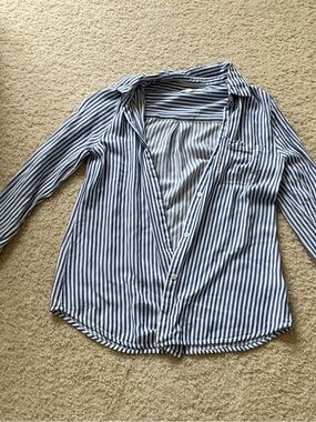 beach lunch lounge button up